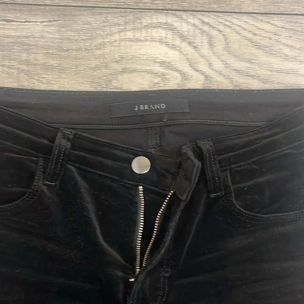 J brand velvet pants size 25
Cute black pants
Great condition - Picture 3 of 5